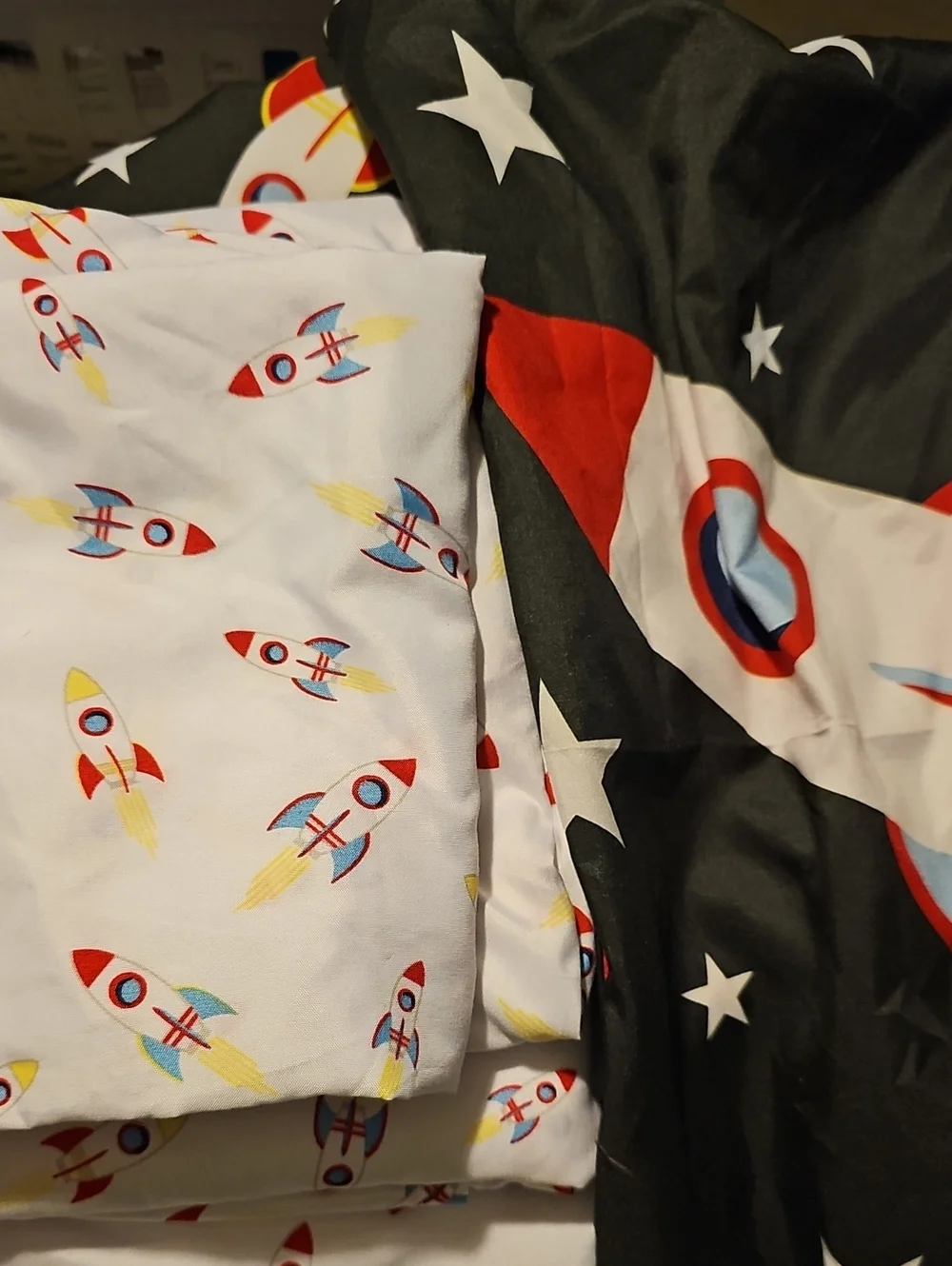 Twin Rocket Print Kids Bedding Set - White, Red, Blue, Yellow Amazon Basics